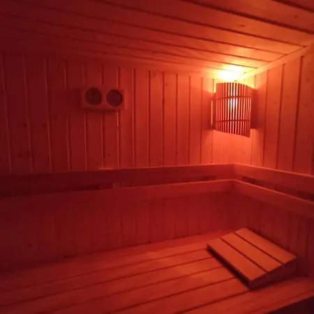 Slusarnia-domek Z Sauna I Balia Nad Jeziorem, Kaszuby Hébergement de vacances