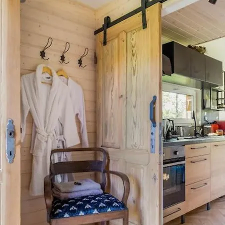 بيت للعطل Slusarnia-domek Z Sauna I Balia Nad Jeziorem, Kaszuby