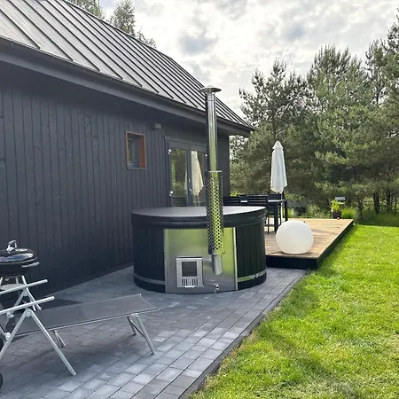 Slusarnia-domek Z Sauna I Balia Nad Jeziorem, Kaszuby Ferienhaus