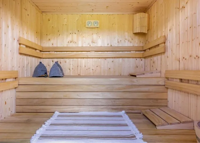 Slusarnia-domek Z Sauna I Balia Nad Jeziorem, Kaszuby Zuromino