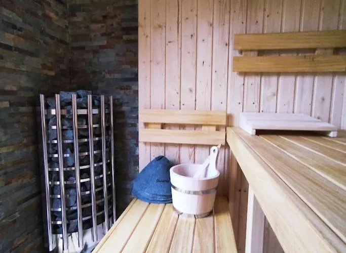 Slusarnia-domek Z Sauna I Balia Nad Jeziorem, Kaszuby Дом отдыха Zuromino